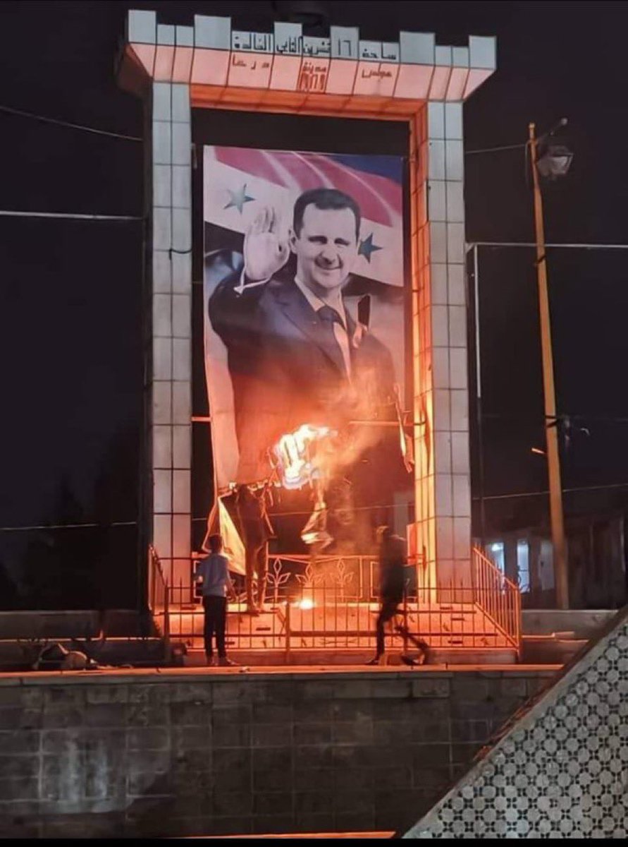 8 ديسمبر 2024 تاريخ الجلاء السوري الجديد

انتهاء اقذر حقبة بتاريخ سوريا و بدأت حقبة جديدة عنوانها سوريا للجميع

سورية حرة 💚💚
هاتوا مبروك بالله