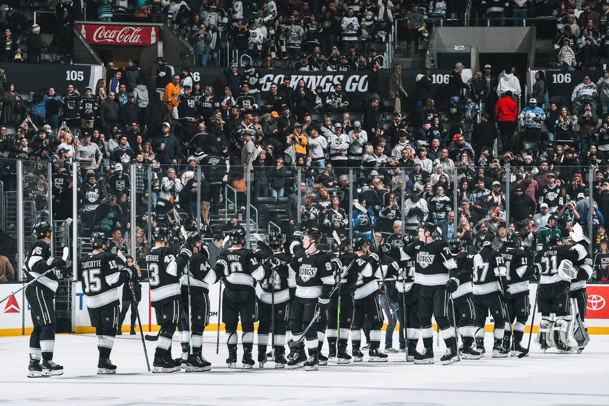 LAKings's tweet photo. Love you, LA 😘 https://t.co/JFetD9NZVD