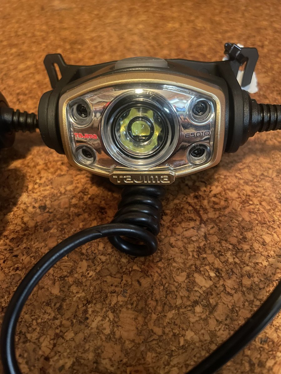 masa_gonzuisuki's tweet image. 釣行事に「使い過ぎて😅光量も落ちてるんですよねぇ・・」釣行事のなんて事のない会話を拾ってくれる釣友達・・😿

大事にしたいのは・・物も当たり前ならば
大切な釣友😚何時もお気遣い感謝しか有りません・・ありがとう

#ヘッドライト　＃TAJIMA
＃かまぼこ隊　＃最高の釣友達