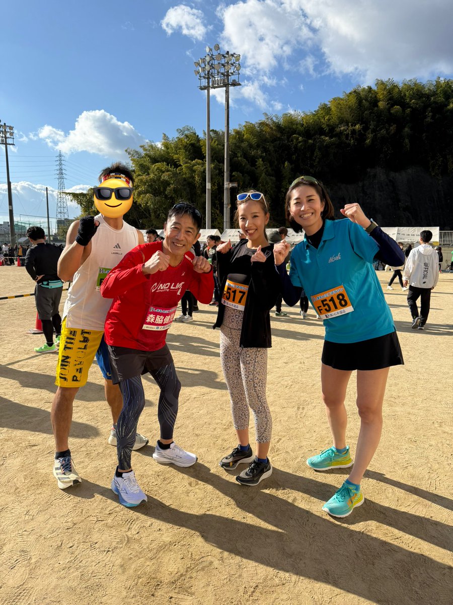 _alisastyle_'s tweet photo. 第15回島本ミニマラソン2024
脇腹痛いなぁ〜思いながらも
あの坂道コース、なんとか無事に完走できました🏃‍♀️
終わった後は屋台で買って飲み食いして、京都医健の方にケアしてもらって
森脇さんにもご挨拶させてもらって
懐かしい方達にもたくさんお会いできたり
楽しかった♡ありがとうございました‼️ https://t.co/fFjDbPxglu