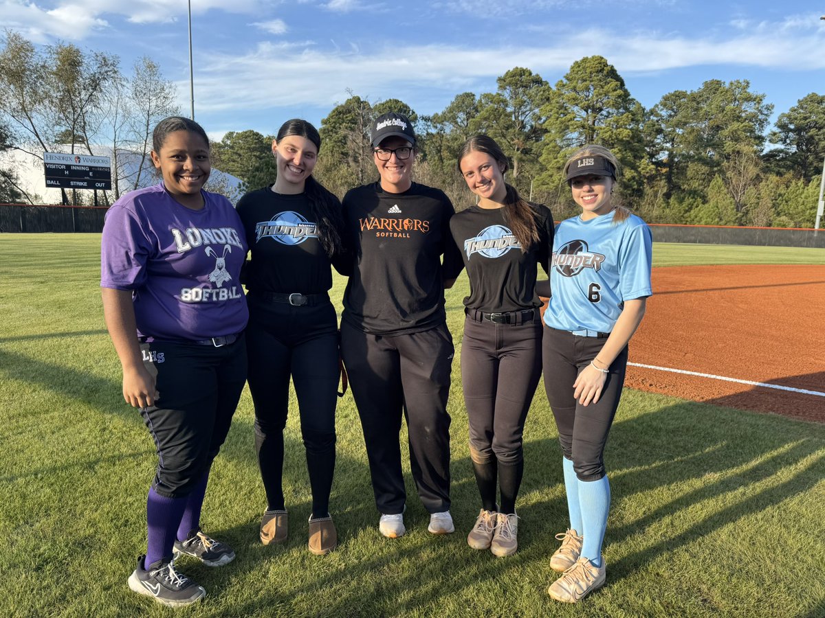 So happy to be able to attend my first camp since my torn MCL and recovery! It was a great day at the <a href="/HDXSoftball/">Hendrix College Softball</a> camp. Really a beautiful campus. Thanks to <a href="/CoachLeux/">Kara LeLeux</a> and all the girls for taking their time and spending their Saturday with us! <a href="/arkthunderfp/">Arkansas Thunder</a>