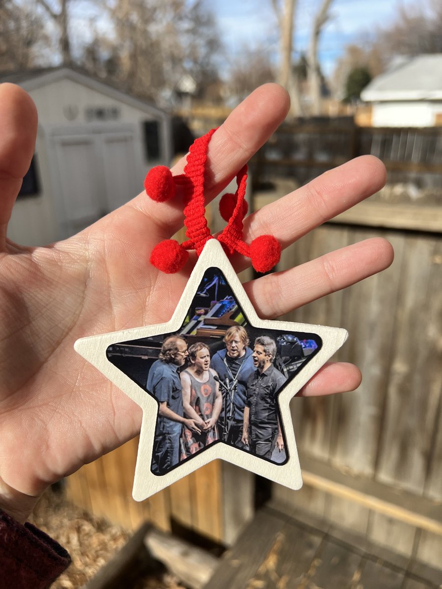 Just stopping in to let you guys know 2 of each of these ornaments are available through my full Big Cartel sh0p and Etsy!

#phish #phishtour #phanart