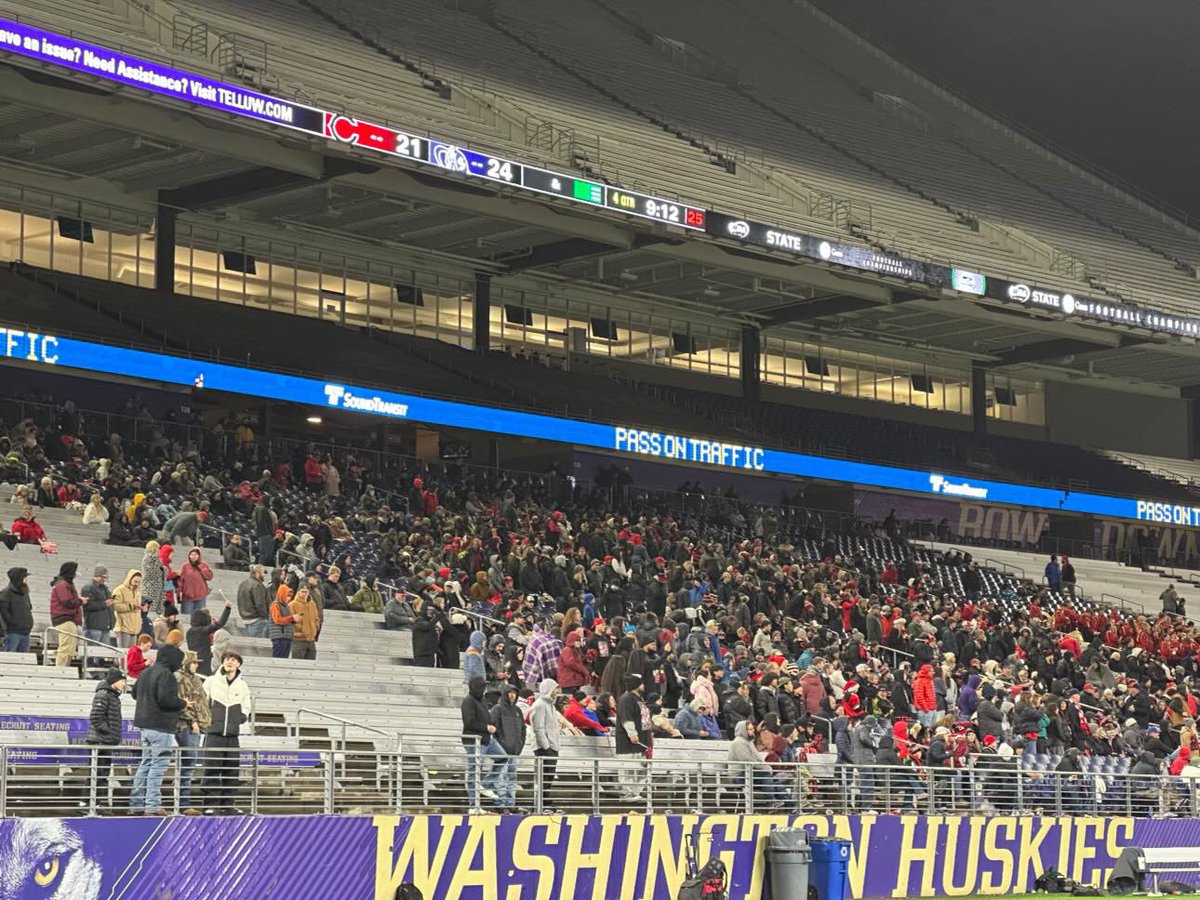 State 4A Football Championship Game!

Sumner scores! 13-yard TD reception 
Sumner 24, Camas 21
9:12 4th quarter