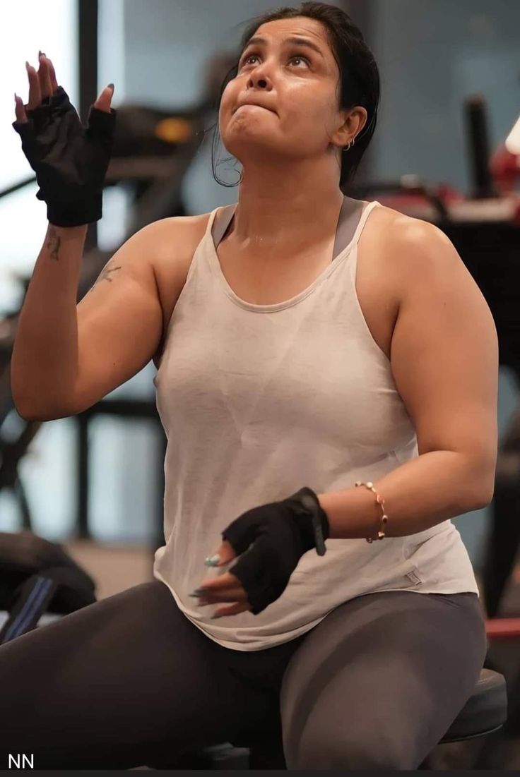 Actress Pragathi Mahavadi Biography, Hot Pragati Aunty life Family iiQ8