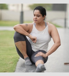 Actress Pragathi Mahavadi Biography, Hot Pragati Aunty life Family iiQ8