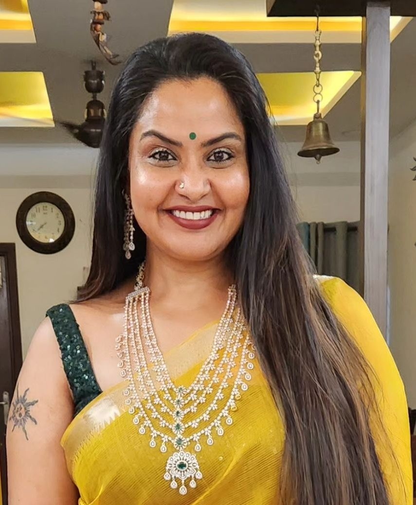 Image Actress Pragathi Mahavadi Biography, Hot Pragati Aunty life Family iiQ8