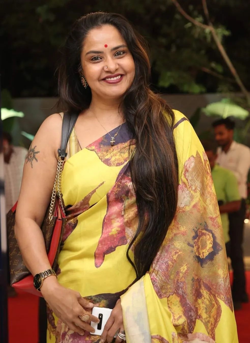 Actress Pragathi Mahavadi Biography, Hot Pragati Aunty life Family iiQ8