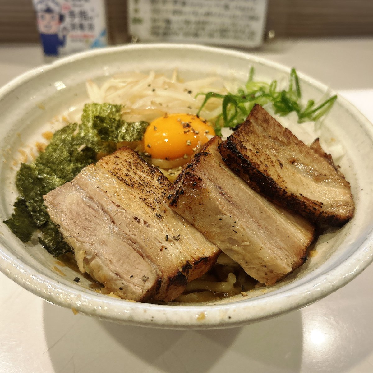 shi2za's tweet photo. ぶっと麺 しゃにむに@本巣市
ぶたぶたまぜそば大盛+ライス
中毒性アリ😋
#ぶっと麺しゃにむに https://t.co/YpDUabucL3