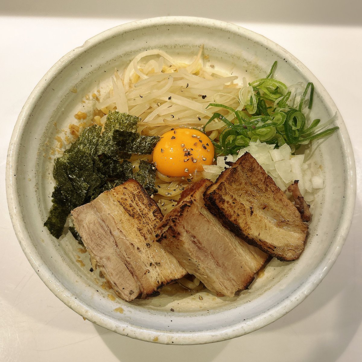shi2za's tweet photo. ぶっと麺 しゃにむに@本巣市
ぶたぶたまぜそば大盛+ライス
中毒性アリ😋
#ぶっと麺しゃにむに https://t.co/YpDUabucL3