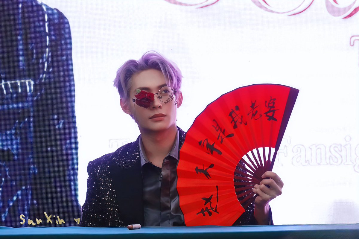 sunx0418's tweet photo. 又被治愈到，昨天又累又快乐
下次见💐

#BOTWTTYfirstfansigninshanghai 
#TutorYim 
#TutorKrp 
#Mynameis_yim https://t.co/HZUHU6Wqs6