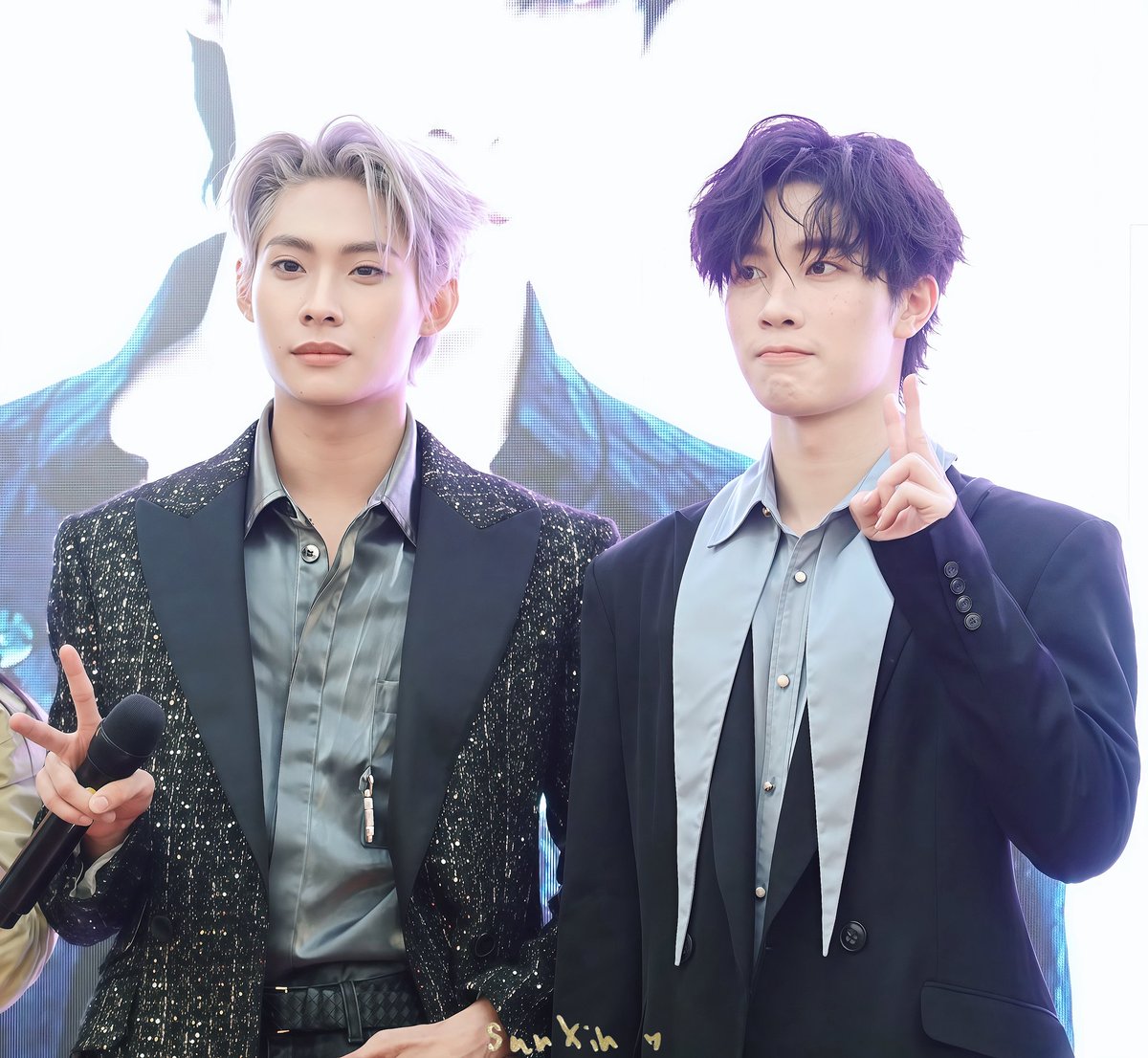 sunx0418's tweet photo. 又被治愈到，昨天又累又快乐
下次见💐

#BOTWTTYfirstfansigninshanghai 
#TutorYim 
#TutorKrp 
#Mynameis_yim https://t.co/HZUHU6Wqs6