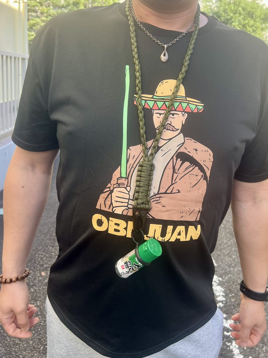 genki_toyfac's tweet photo. いつの日にかのファッションチェック✨️
オビ・ワン・ケノービのパロディーTシャツ💕︎
メキシカンな『OBI JUAN』Tシャツ
飲みに行く時なので首からはもちろん‼️
✨️さんしょう💕︎

#パロディーTシャツ #obijuan https://t.co/q80QGiih9r