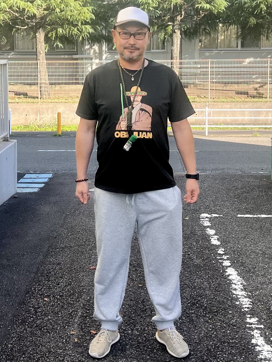 genki_toyfac's tweet photo. いつの日にかのファッションチェック✨️
オビ・ワン・ケノービのパロディーTシャツ💕︎
メキシカンな『OBI JUAN』Tシャツ
飲みに行く時なので首からはもちろん‼️
✨️さんしょう💕︎

#パロディーTシャツ #obijuan https://t.co/q80QGiih9r