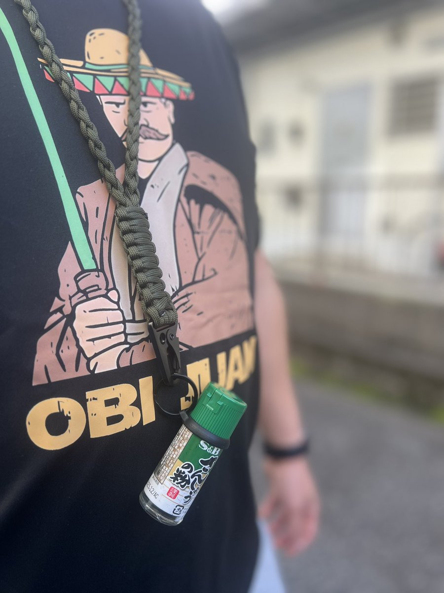 genki_toyfac's tweet photo. いつの日にかのファッションチェック✨️
オビ・ワン・ケノービのパロディーTシャツ💕︎
メキシカンな『OBI JUAN』Tシャツ
飲みに行く時なので首からはもちろん‼️
✨️さんしょう💕︎

#パロディーTシャツ #obijuan https://t.co/q80QGiih9r