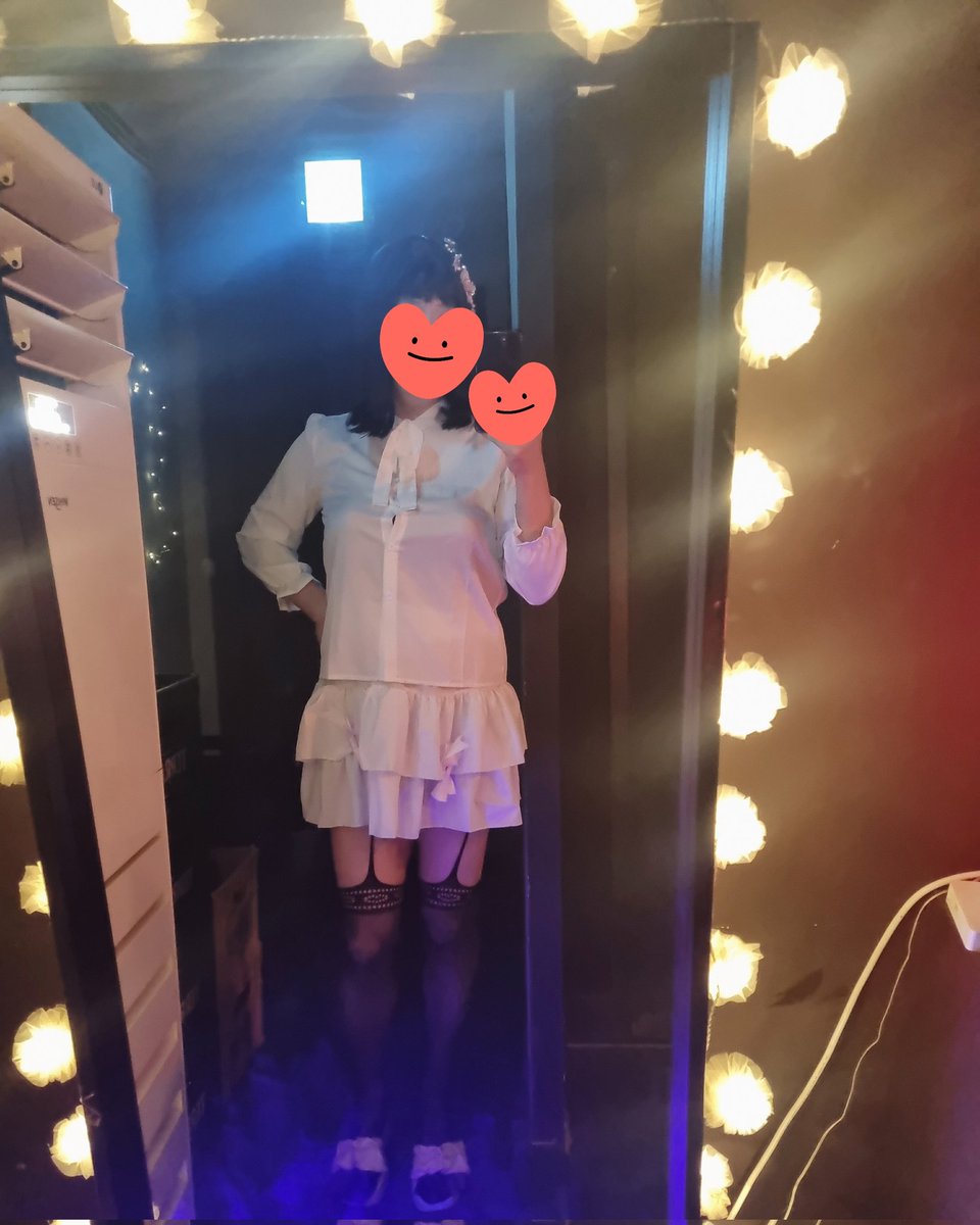 이번에 화장이 좀 (많이)무섭게 되서 그렇지 사실 알고보면 밝고 유쾌하고 즐겁고 재미있는 사람입니다(아마도)😘