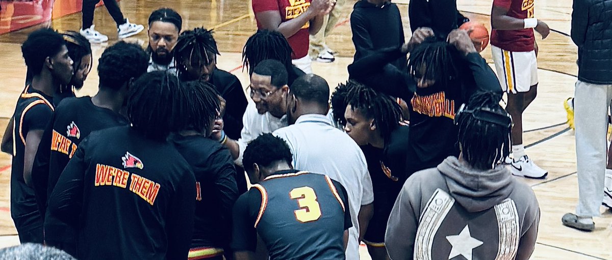 successdriven23's tweet image. Got us another one!!! Big time WIN fellas!!!! Such a fun environment!!! Major s/o to @coachdanamorgan and the southwestern series for the invite!!! #hawksbasketball #coachStarks