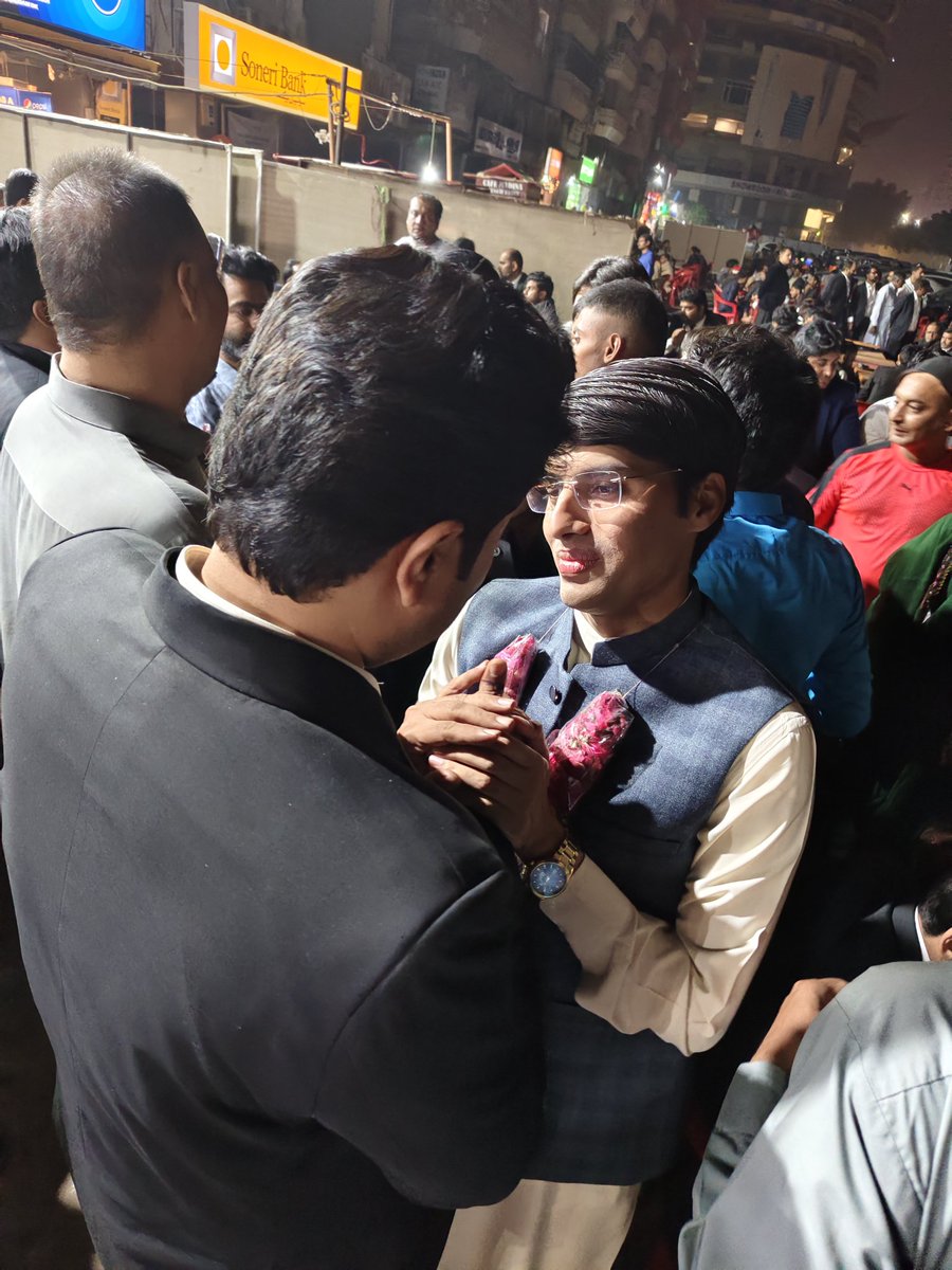 banbhan_raza's tweet photo. Victory Celebration 
Many Congratulations to Dear Brother Barrister Sarfaraz Ali Metlo 
President #SHCBA Karachi 
Historical victory ❤️🎉🌹

@BBhuttoZardari @FaryalTalpurPk @ShahNafisa @zamirghumro @Bhuttoiest https://t.co/dkUrTI4ETq