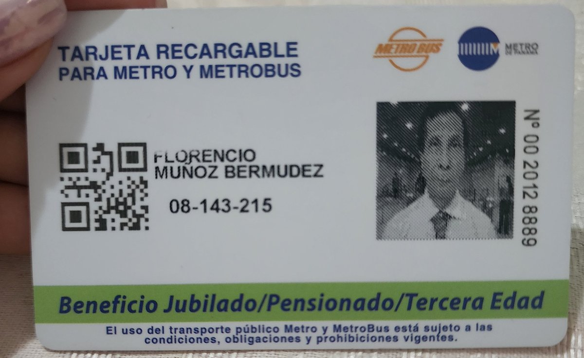 Me Encontré esta tarjeta hoy, ayuden a que el sr la encuentre porfa !! 
Estaba en albrook