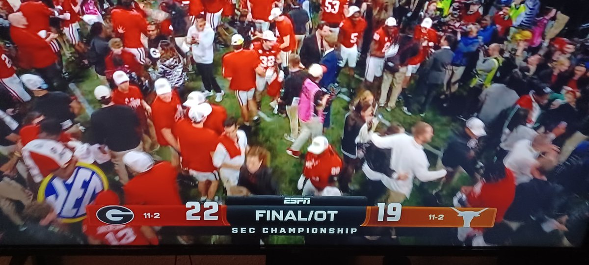 wareship2000's tweet photo. #NCAACollegeChampionships #Congrats To All #NCAACollegeFootballTeams #GreatSeason #JustCatchOne
#FootballLover
#NCAAGamesLefted
#DaboSwinney #GaveAllTheGloryToGod #DivineIntervention
#ThatsAllIGot
#HappyHolidays
#Blessings #Prayers https://t.co/V9WekKsC2o
