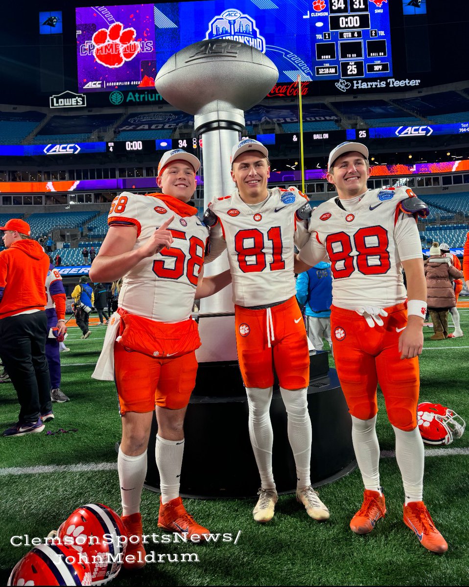 ClemSportNews's tweet photo. These three.. THE SNAP… the HOLD… THE KICK! 🏈 https://t.co/zpBslhcfzV