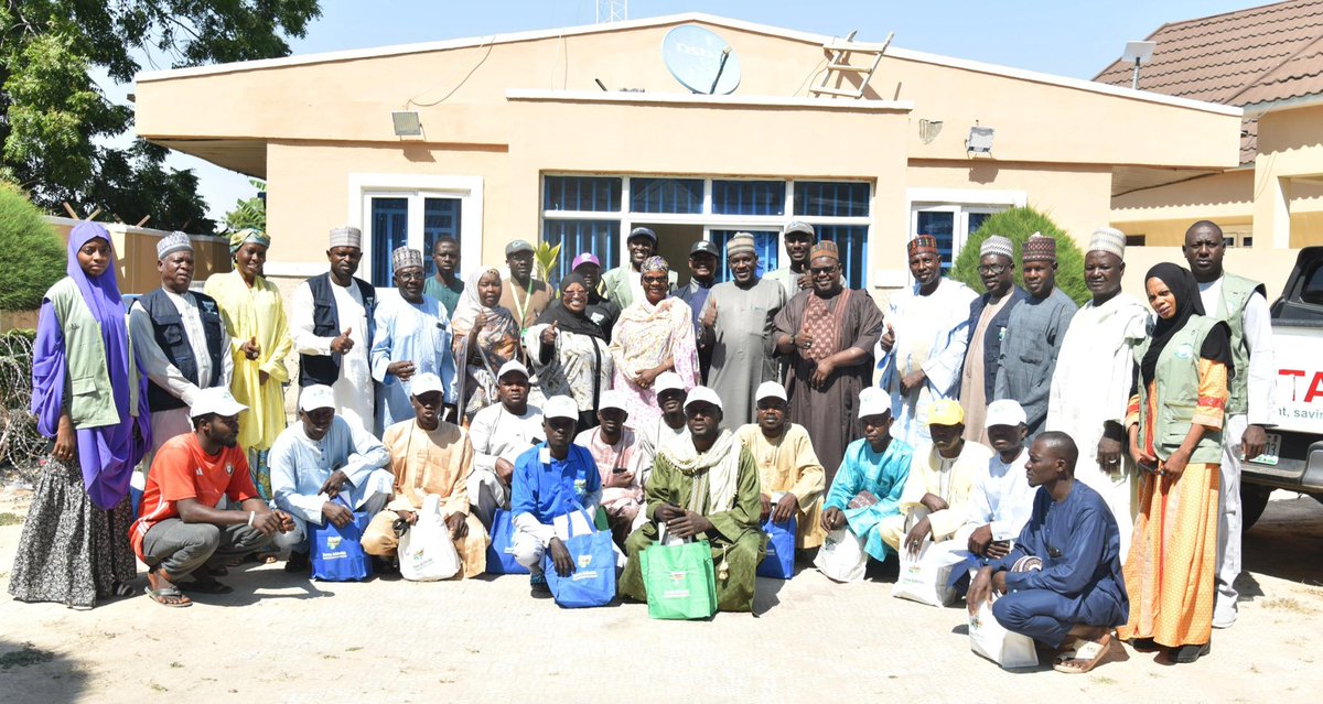 BAcresal72072's tweet photo. Group picture with project Affected Persons (PAPS) for Ngamdu erosion control site. https://t.co/aLLtPlH6By
