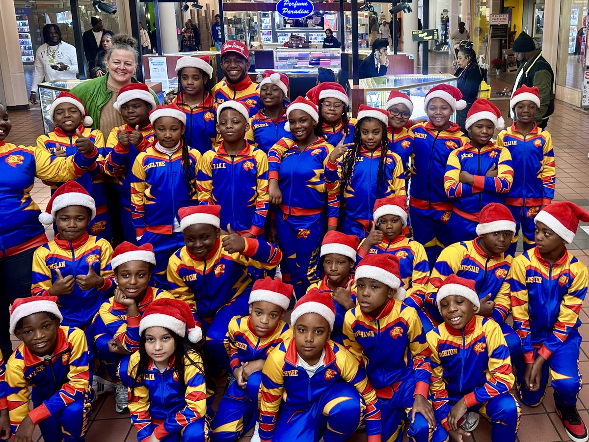 Jones_art_aps's tweet photo. S.T.R.I.K.E. Dance Squad had a great time this weekend performing at Greenbriar Mall’s annual holiday performances! The students of @MilesTigersAPS represented @apsupdate exceptionally well! 😃 #APSarts @erickson_sarah_ @perrythalise @GreenbriarMall @ShellyGoodrum @BOEAPS 🎄🎁 ❄️ https://t.co/ch5CJ4hpTa