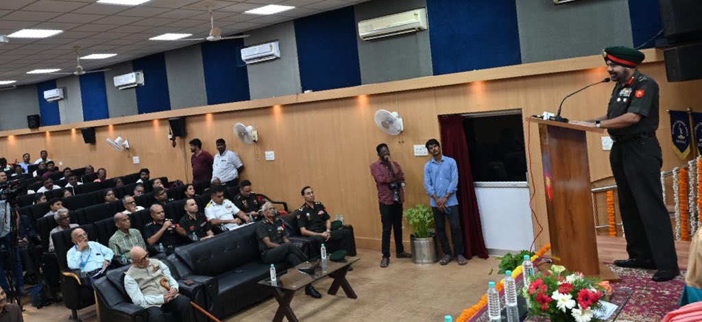 IaSouthern's tweet photo. The Armed Forces #FlagDay2024 function, jointly organised by TN Govt & HQ Dakshin Bharat Area, was presided over by Thirumathi N. Kayalvizhi Selvaraj, Hon’ble Minister for HR Management and Ex servicemen welfare and Lt Gen KS Brar, GOC, Dakshin Bharat Area. Addressing the gathering, the GOC appreciated the Tamil Nadu Government’s welfare initiatives towards veterans. The event honoured a large number of #Veterans and Veer Naris, reflecting the nation’s gratitude for their service and sacrifices.

#IndianArmy #ArmedForcesFlagDay2024 @adgpi @pibchennai @Def_PRO_Chennai