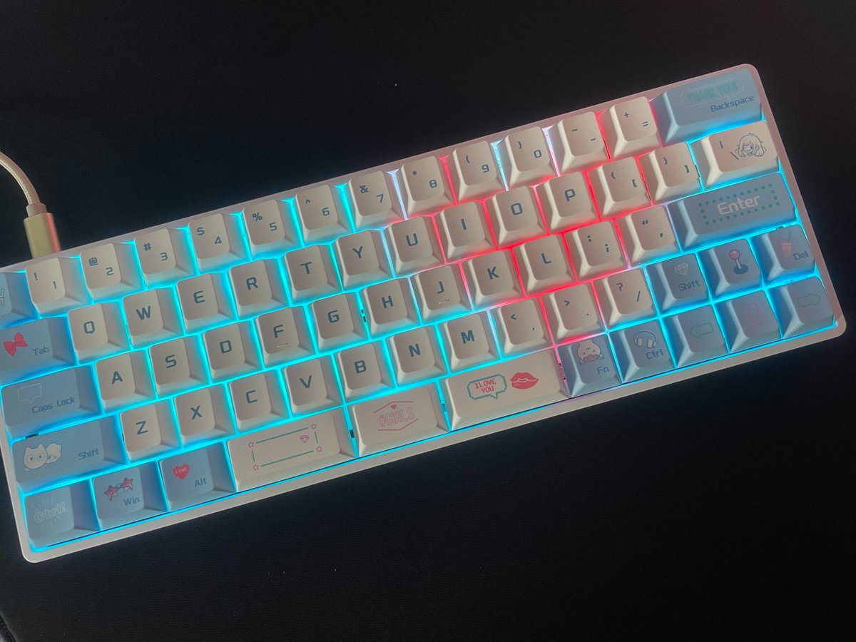 sikakeyb's tweet photo. A 60% layout keyboard, compact and portable, easily held in one hand, compatible with GH60
#HM66 #SIKAKEYB #Keyboard #Gateron https://t.co/9R44jFn37g