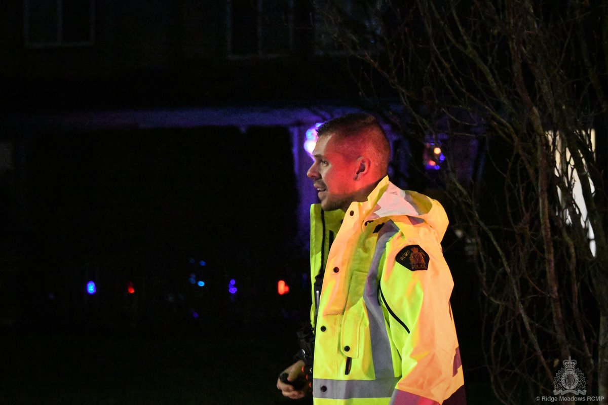 RidgeRCMP's tweet image. #RidgeMeadowsRCMP's Road Safety Target Team is out there tonight for the #LightUpTheProvince campaign led by @BCHwyPatrol.

This holiday season don't drink and drive; instead plan a safe ride home to keep the roads safer for everyone. #GetHomeSafeBC @RoadSafetyKate