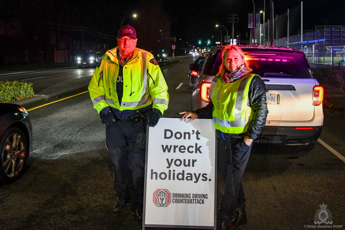 RidgeRCMP's tweet image. #RidgeMeadowsRCMP's Road Safety Target Team is out there tonight for the #LightUpTheProvince campaign led by @BCHwyPatrol.

This holiday season don't drink and drive; instead plan a safe ride home to keep the roads safer for everyone. #GetHomeSafeBC @RoadSafetyKate