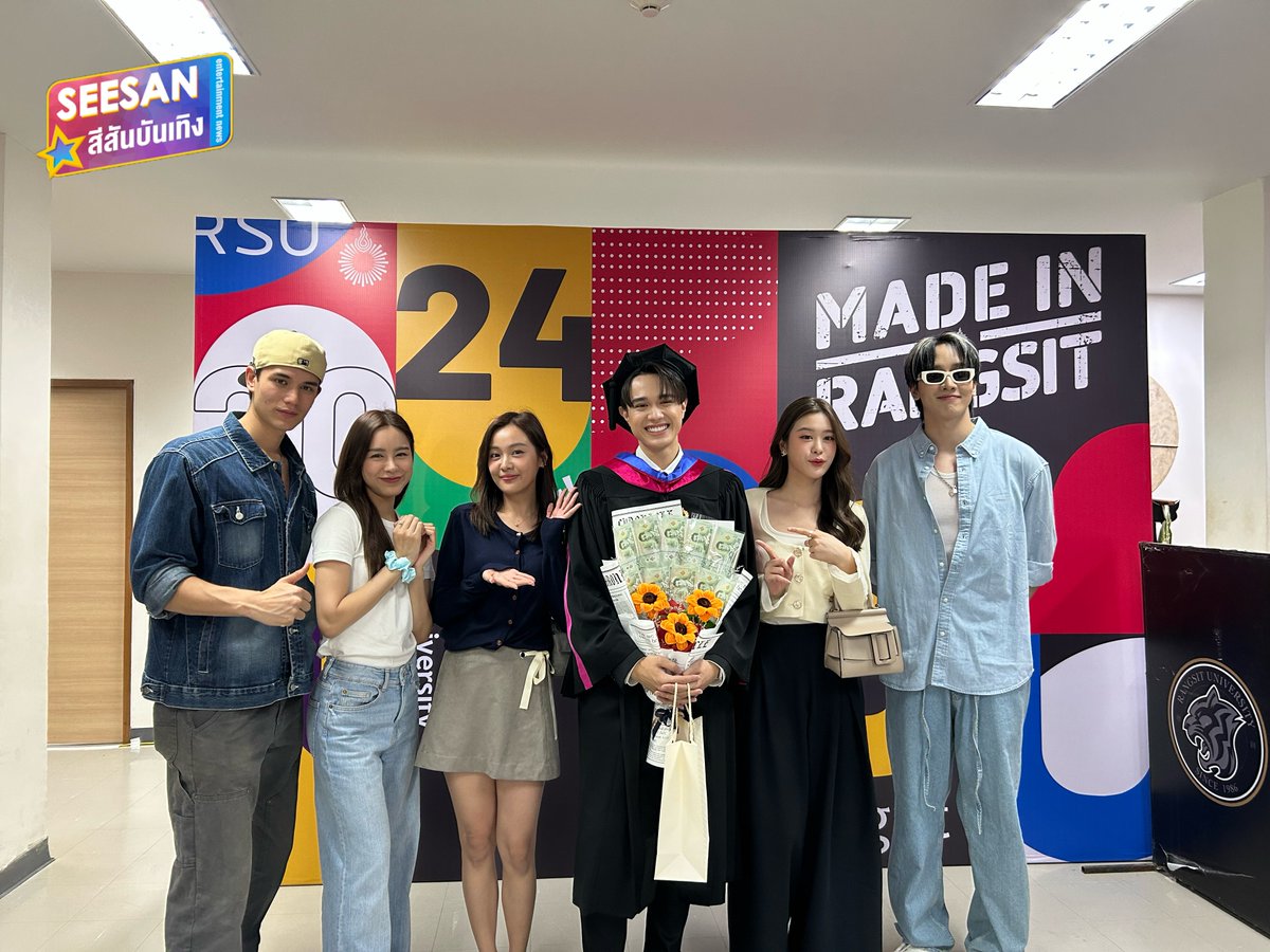 SeesanBunterng's tweet photo. แก๊ง #ดวงใจเทวพรหม มายินดีกับ บัณฑิตไมกี้” ด้วยน้าา 🫶🏼👀🥰

#MikeyGraduationDay
#ไมกี้ปณิธาน #mikepanitan https://t.co/RhNg5QMCtD