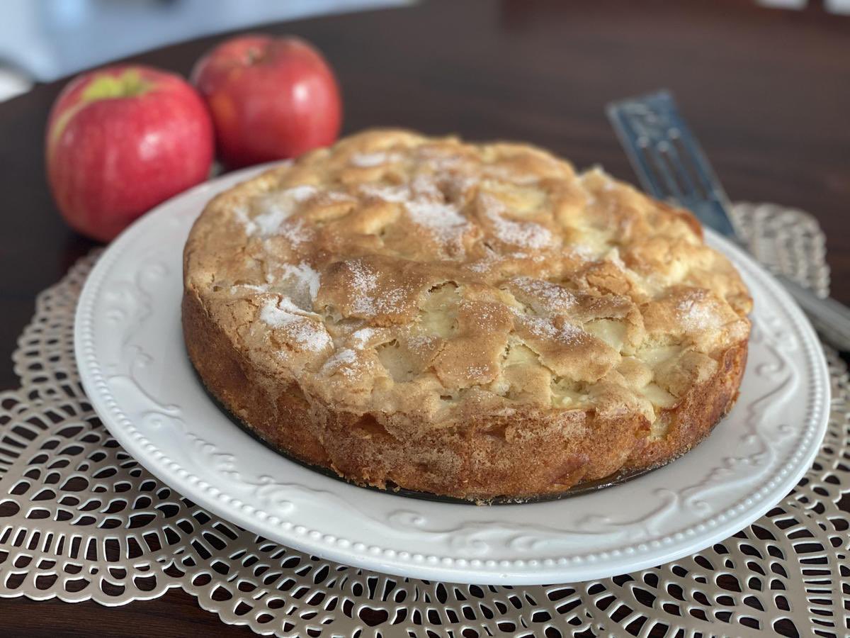 Canadian apples are amazing and there’s no better way to celebrate than with a simple, delicious apple cake recipe that’s been passed down through generations.  We love our apples, the thriving orchards from coast to coast and bringing people together with their crisp, juicy