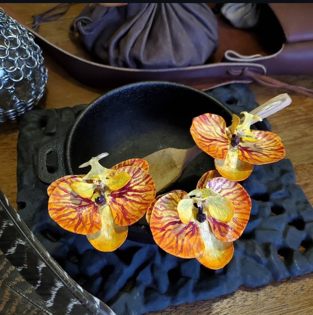TheLadyGoatess's tweet photo. Elder Scrolls Ornaments Day 7: Dragon's Tongue

#TESOonline #ESOFam #ElderScrollsOnline https://t.co/xXBoxZKWNO