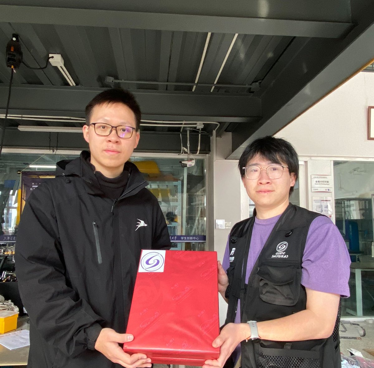 RobomasJPkantou's tweet image. RMUC（RoboMaster）3連覇中の上海交通大学を見学しました

世界一の開発現場を目の当たりにし、その技術力と情熱に大いに刺激を受けました。この経験を今後の活動に活かし、日本から世界一を目指します！

#ooedo_rm #OOEDOSAMURAI #ロボマス #RoboMaster