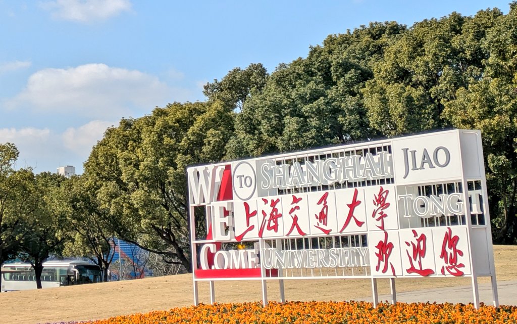 RobomasJPkantou's tweet image. RMUC（RoboMaster）3連覇中の上海交通大学を見学しました

世界一の開発現場を目の当たりにし、その技術力と情熱に大いに刺激を受けました。この経験を今後の活動に活かし、日本から世界一を目指します！

#ooedo_rm #OOEDOSAMURAI #ロボマス #RoboMaster