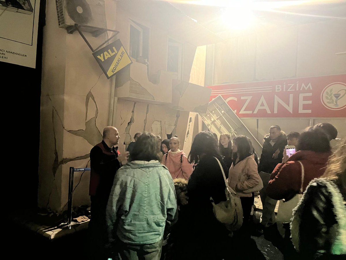 Okulumuz Halkla İlişkiler alanı öğrencileri ile deprem farkındalık eğitimi için Bursa il AFAD  müdürlüğünü ziyaret ettik.