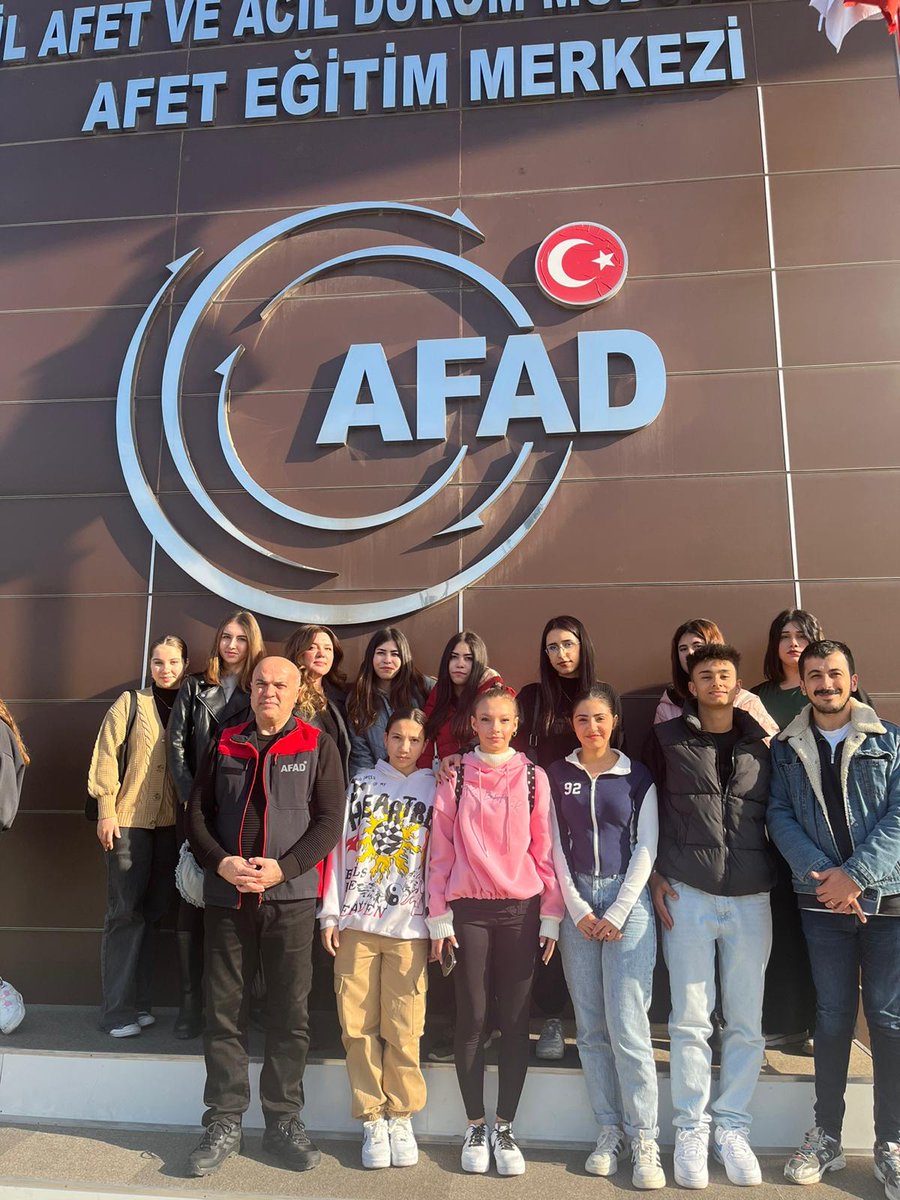 mudanyadmtal's tweet photo. Okulumuz Halkla İlişkiler alanı öğrencileri ile deprem farkındalık eğitimi için Bursa il AFAD  müdürlüğünü ziyaret ettik. https://t.co/By5w7FQM0E