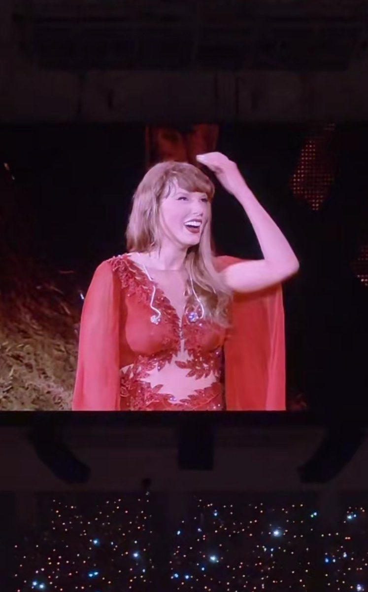 Ashley 💜 tweet media