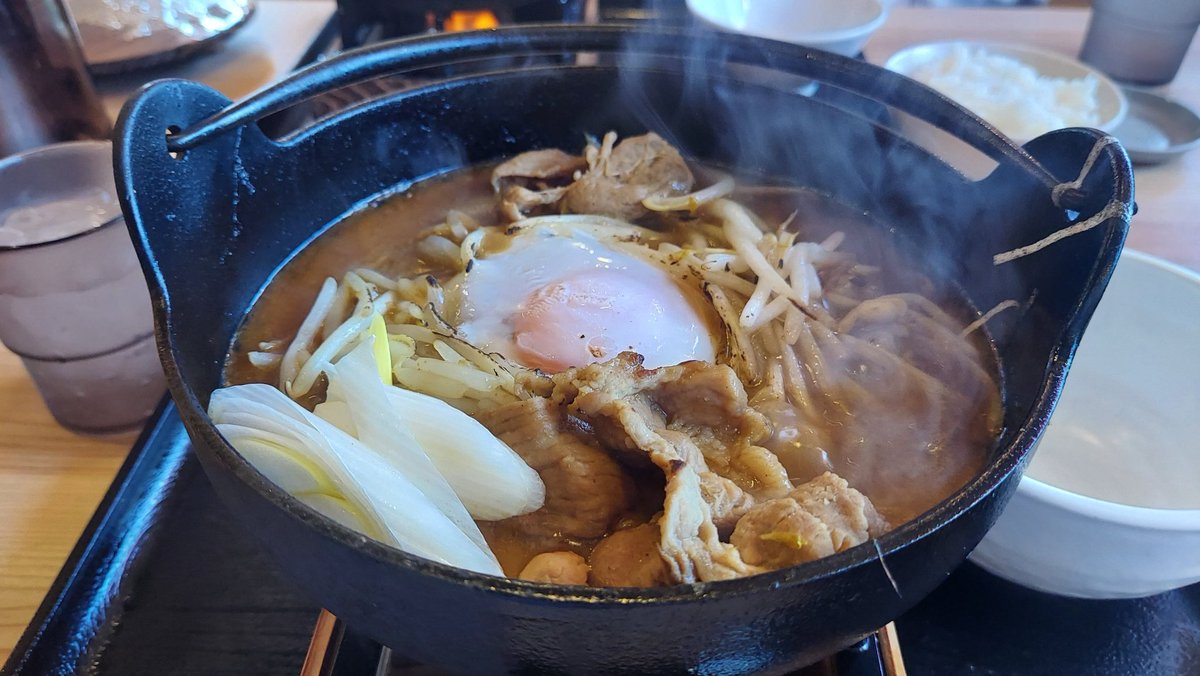 yymasha's tweet photo. 家族とマルキン本舗みかも店で鉄鍋カレー味噌ラーメンてバースデー揚げ餃子を頂きました。とても美味しかったです https://t.co/WehZTzJd6l
