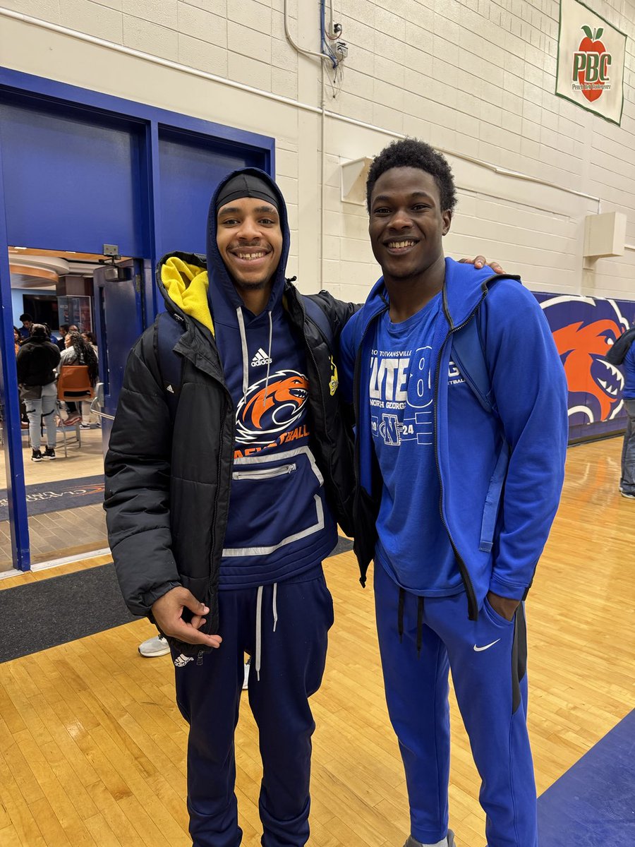 Good to see old SEBA alums going at it in the Peachbelt Conference season opener ⁦<a href="/SEBARoundball/">SEBA Atlanta</a>⁩ ⁦<a href="/cayden_charles/">Cayden Charles</a>⁩ ⁦<a href="/CoachLoPresti10/">William LoPresti</a>⁩ ⁦<a href="/CoachBrad_/">Bradley Grayson</a>⁩ @ceecee510 ⁦<a href="/i22jojo22/">JoJo</a>⁩
Coach Bradley was also in attendance. Great seeing the guys!!