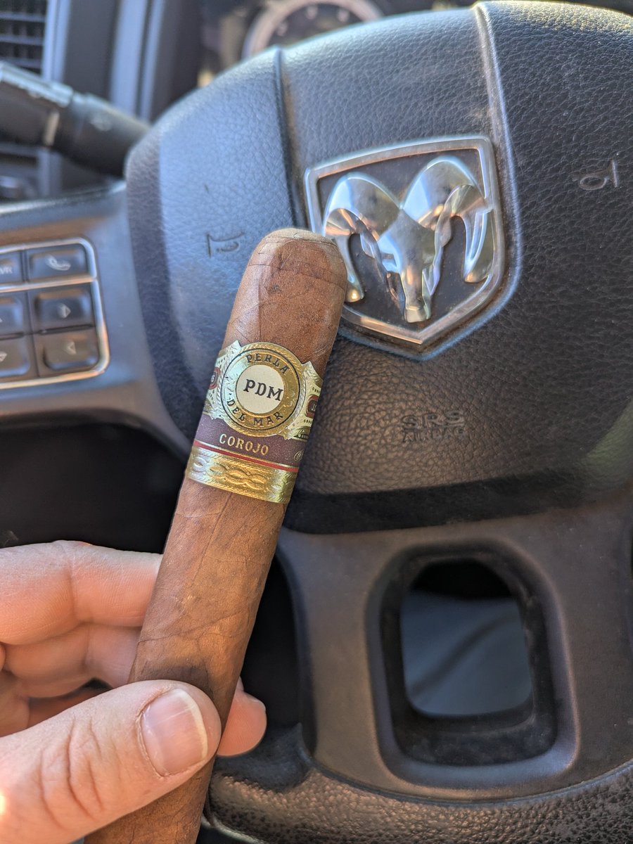 KSCigarguy's tweet photo. Just a daily driver. #jcnewmancigars #pssita #perladelmar #cigarfamily #cigars https://t.co/h6gcGlwMSp