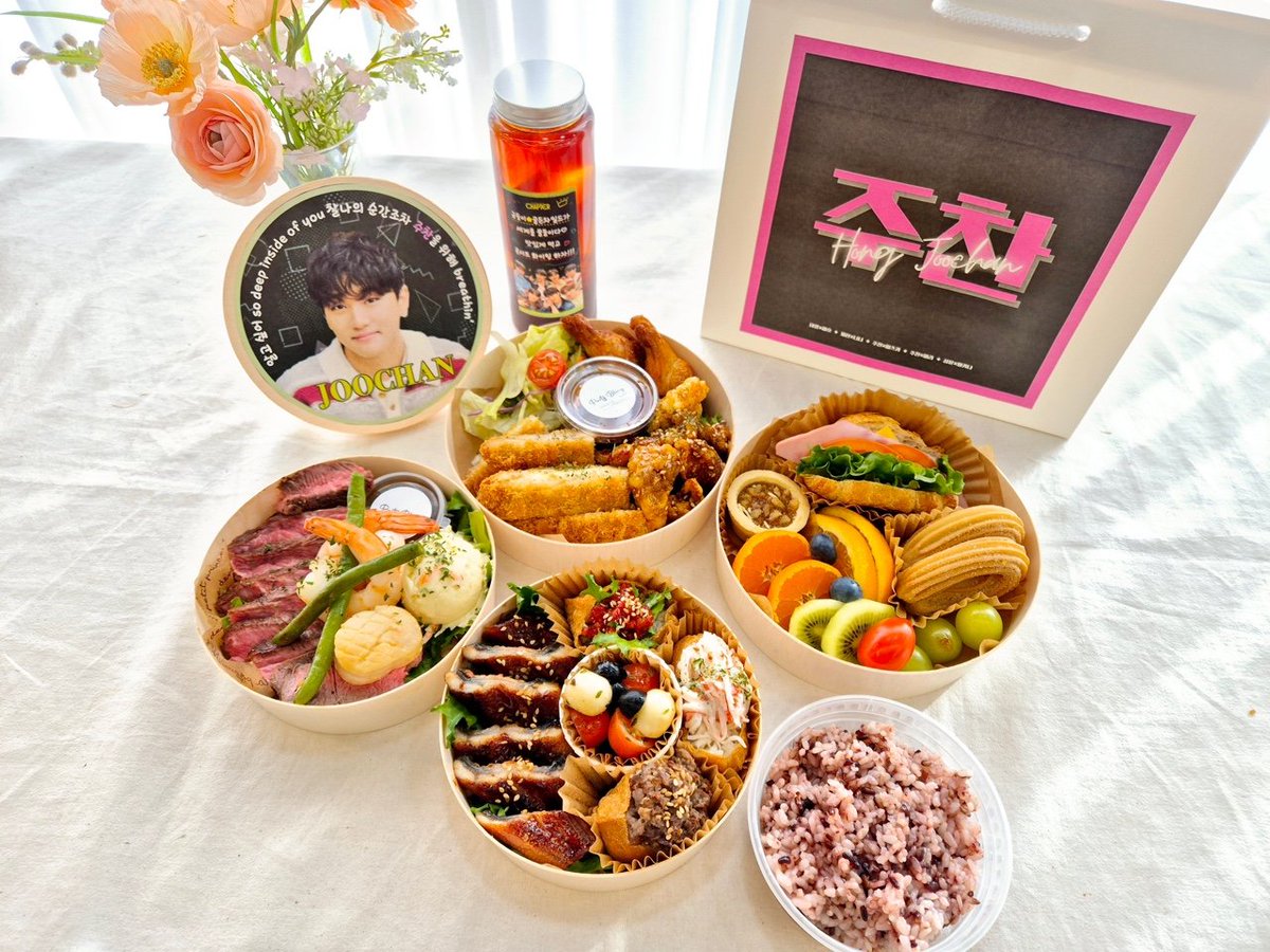 Jh19990731's tweet photo. 골든차일드의 새로운 CHAPTER 응원 위해 준비한 도시락 잘 전달되었습니다🥳
잘 먹고 재밋게 놀자~!!!

@dddae46 @peacha_mira @No_19_bj @haideygolcha
 #골든차일드 https://t.co/JUK8cpIiWI