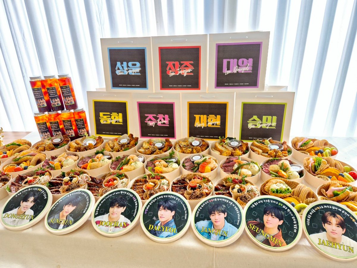 Jh19990731's tweet photo. 골든차일드의 새로운 CHAPTER 응원 위해 준비한 도시락 잘 전달되었습니다🥳
잘 먹고 재밋게 놀자~!!!

@dddae46 @peacha_mira @No_19_bj @haideygolcha
 #골든차일드 https://t.co/JUK8cpIiWI