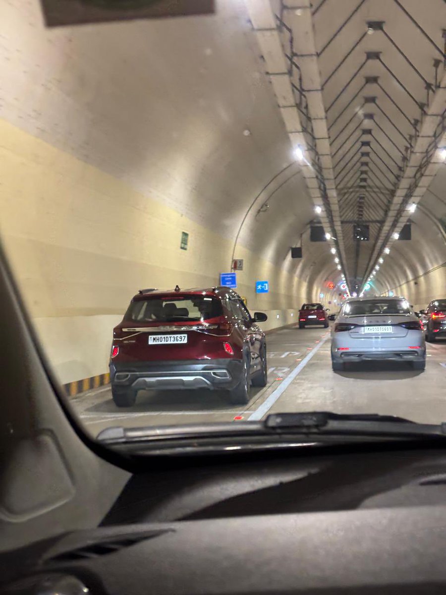 say_cheeez's tweet photo. @MTPHereToHelp there are a lot of offenders daily on the costal road. One lane is closed but still many cars hust race pass through that. Attaching few photos. These photos are of yesterday (Saturday) around 4:20pm https://t.co/q6FAGYsWxf