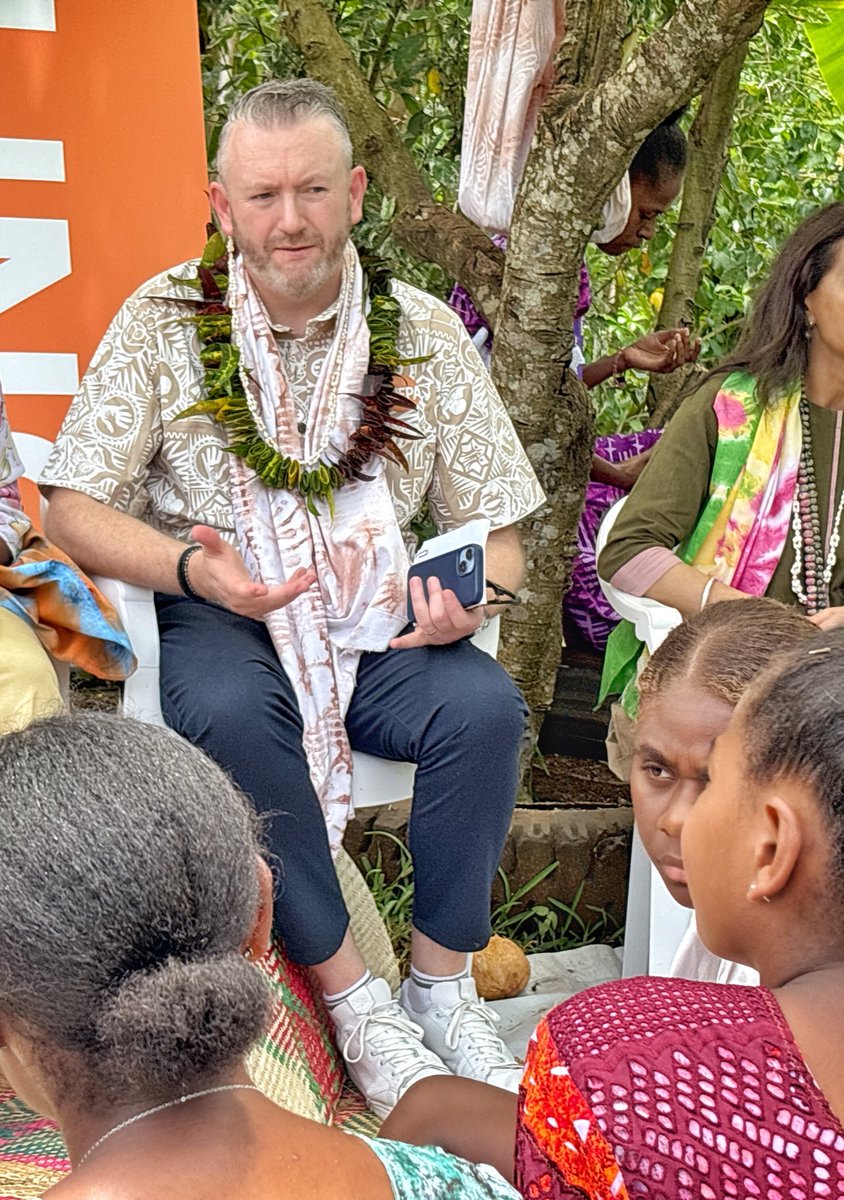 In #Vanuatu, alongside <a href="/Atayeshe/">UNFPA Executive Director</a> I listened to how communities are building resilience + adapting to #climatechange. Women and girls, disproportionately affected, must be at the heart of climate action.

<a href="/UNFPA/">UNFPA</a>, with the Govt + partners are advancing life skills programmes,