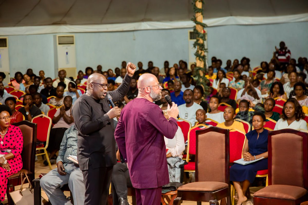 Mtumishi wa Mungu Mwinjilisti wa Kiamtaifa @johannesamritzer alilihudumia kanisani la Mungu kwa kutukumbusha Kuwa Mungu haangalii ulikotoka, haijalishi wewe ni mdhambi kiasi gani yeye anachihitaji ni wewe kukiri ya kuwa uko tayari kukusaidia, kusema sasa dhambi bhasi.