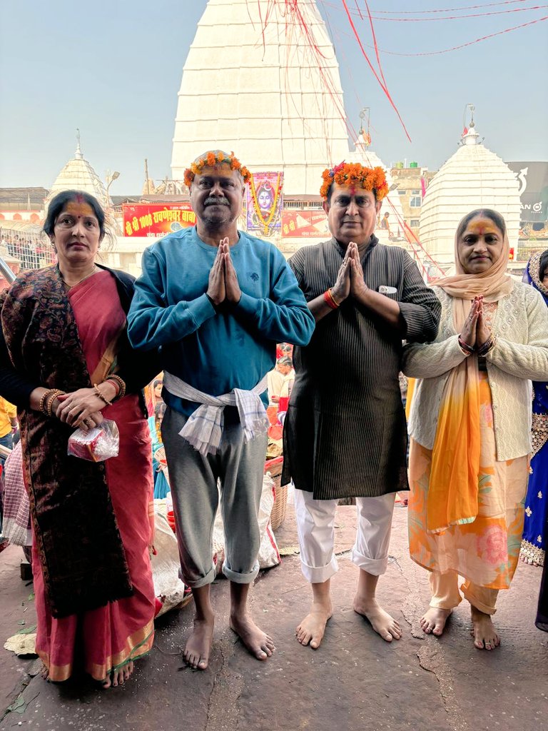 realanjanijha's tweet photo. देवघर स्थित बाबा बैद्यनाथ धाम में आज दर्शन एवं पूजा-अर्चना कर बाबा का आशीर्वाद प्राप्त किया। महादेव सभी को सुख,शांति एवं समृद्धि का आशीर्वाद प्रदान करें ऐसी मंगलकामना है।

हर हर महादेव 🙏 https://t.co/EfsBzDJ9qP