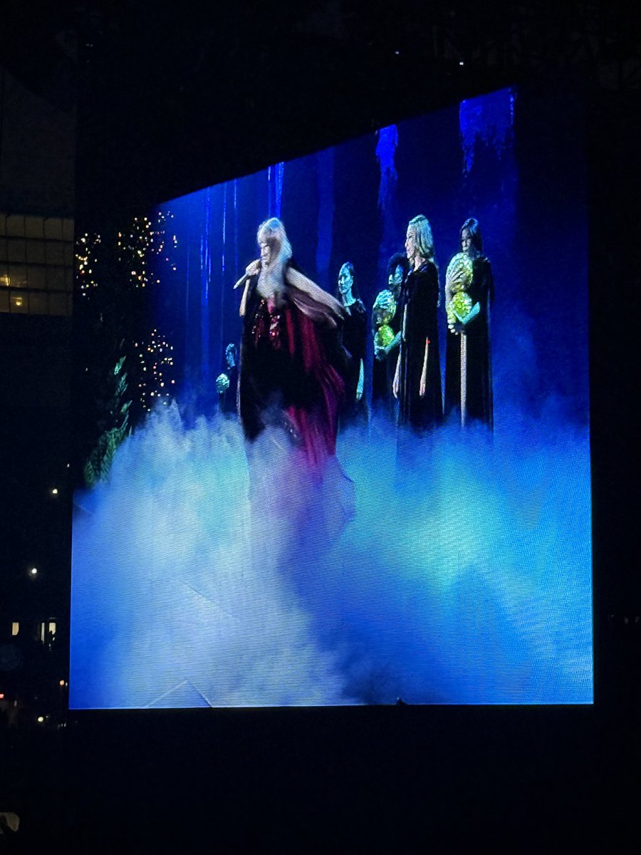 Yes Taylor, I’ll meet you after dark! #VancouverTSTheErasTour <a href="/taylornation13/">Taylor Nation</a>