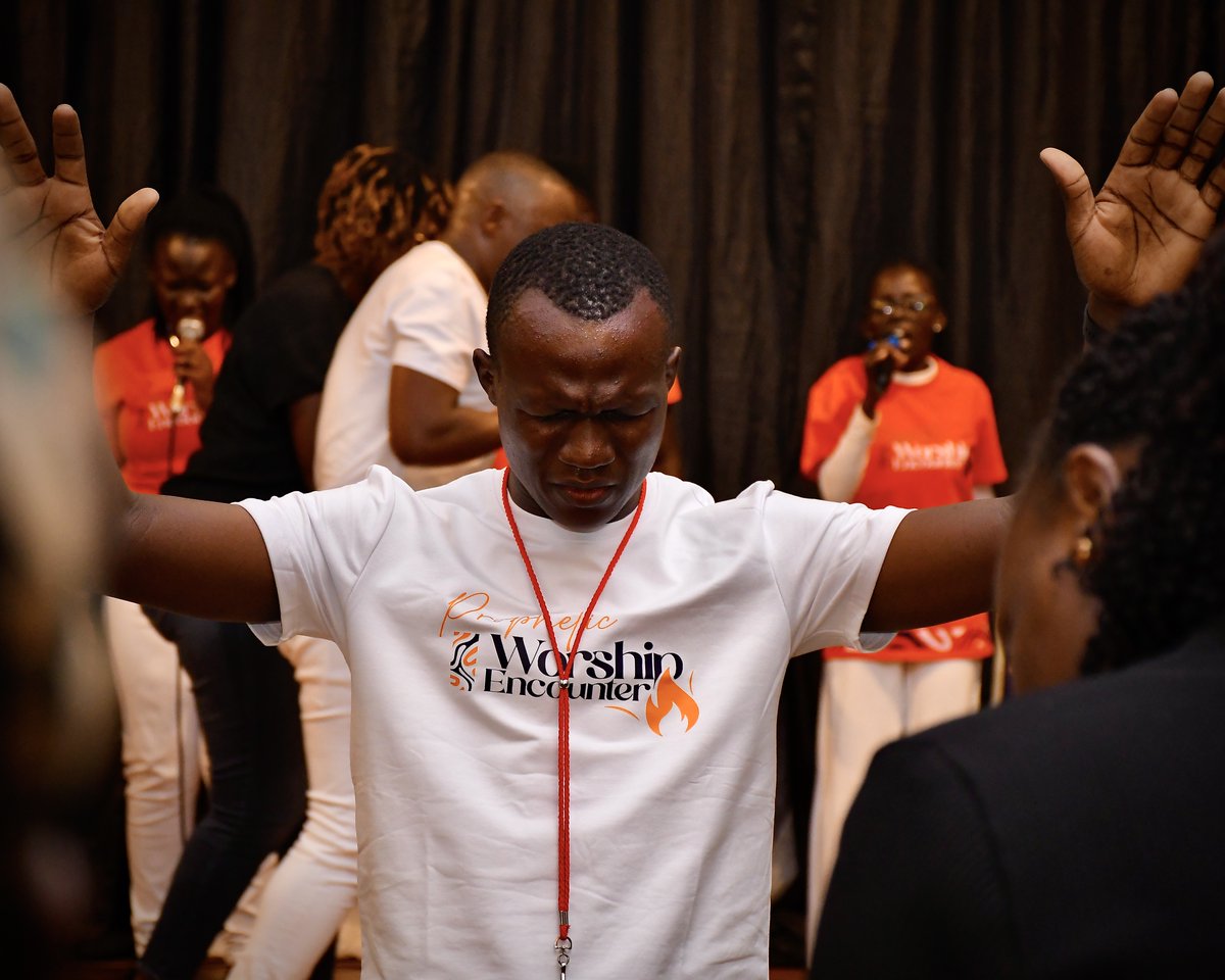 exploitsug's tweet photo. With one hand, we build, and with the other, we war in prayer (Inspired by Nehemiah 4:17)
#unleashgreatness #calledtogreatness #exploits #52daysofprayer #90daysofmiracles #prayerretreat #52daysoffasting #upperroomexperience #exploitsserena https://t.co/SG2pebb9t8