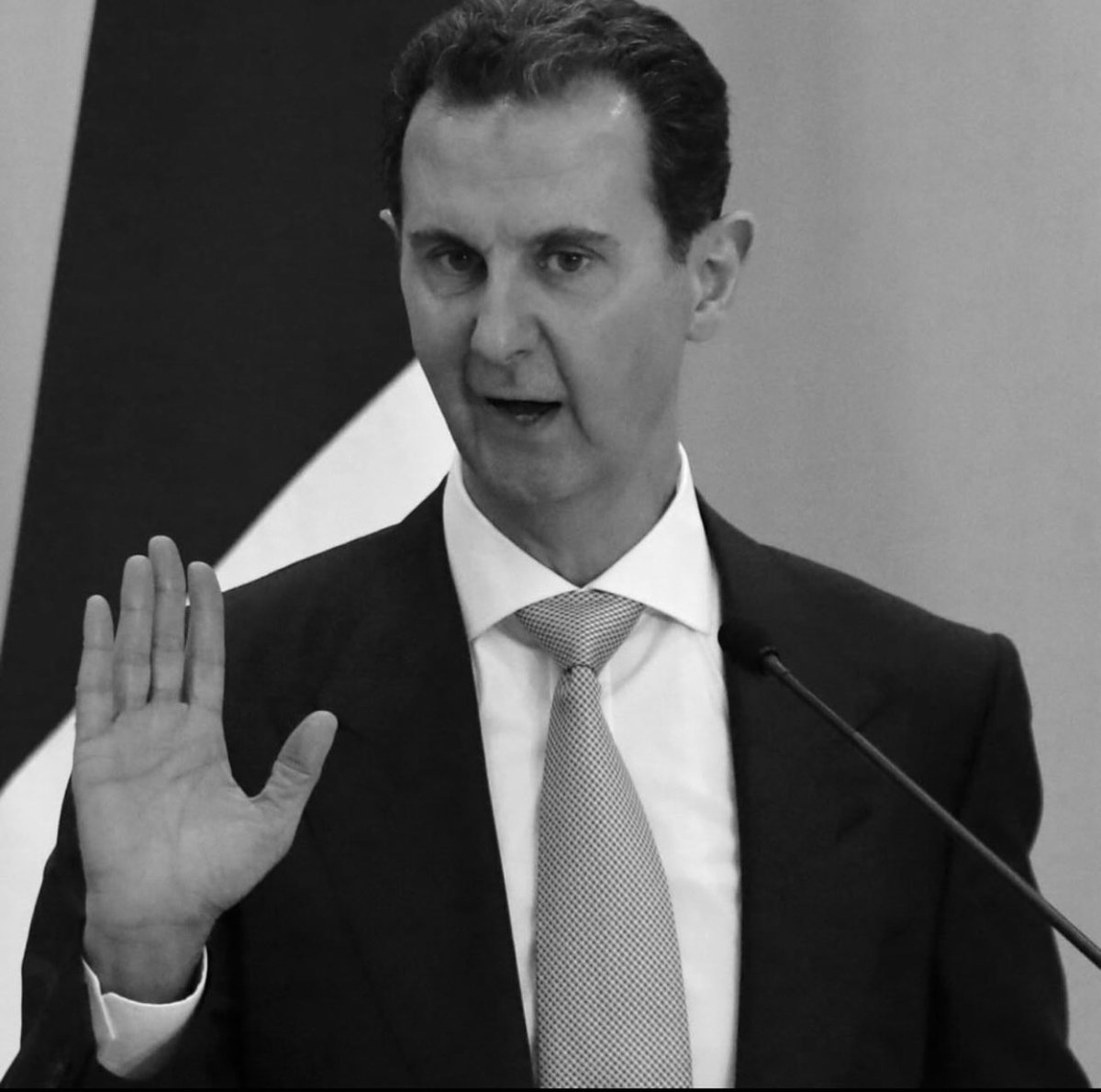 KSAEJ1's tweet photo. عاجل:

رسميًا..

سقوط نظام بشار الأسد في  #سوريا. https://t.co/mqAeFCn1Lb